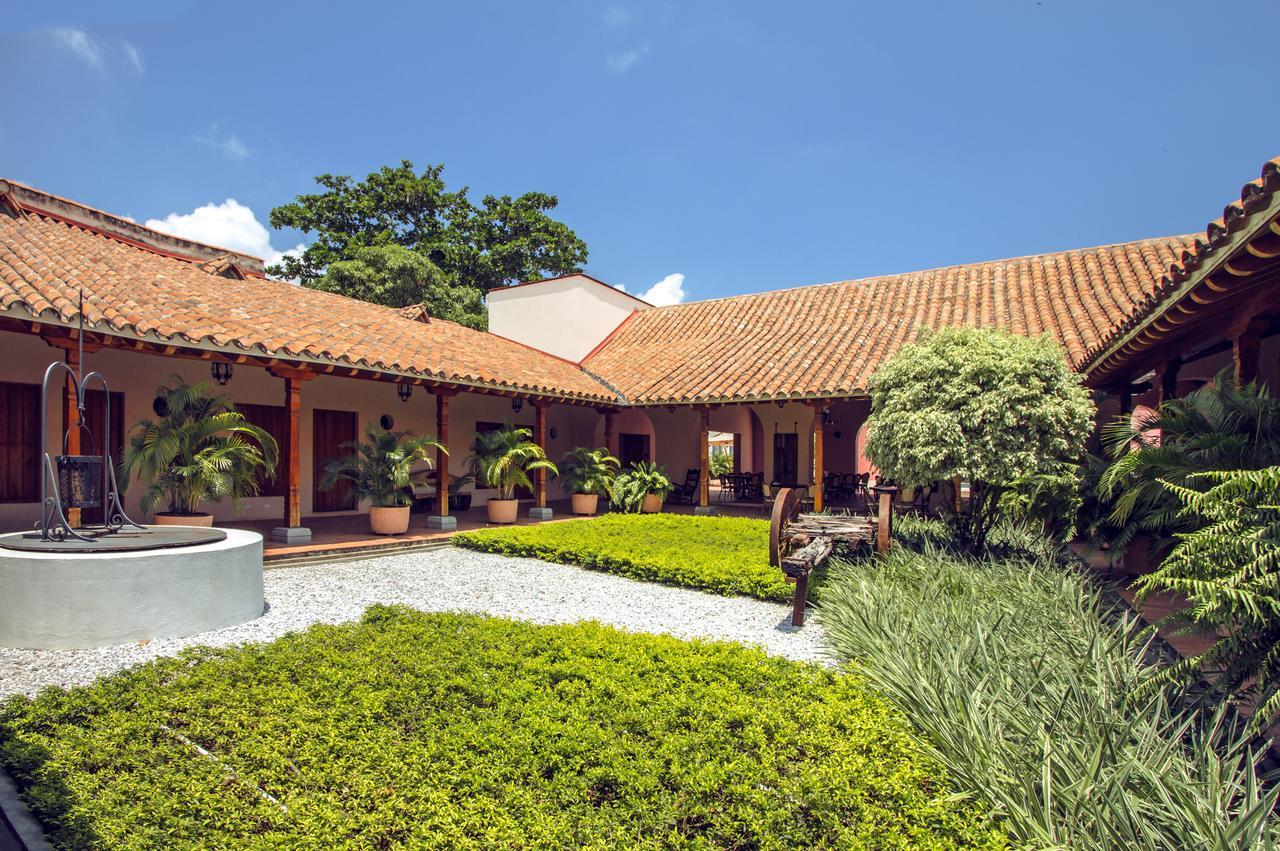 Hotel Dona Manuela Mompos Exterior photo